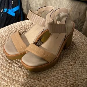 Women’s platform sandals, size 8